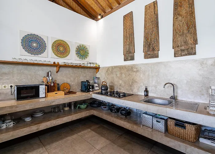 Villa Aniri - - Walk To & Cafes *